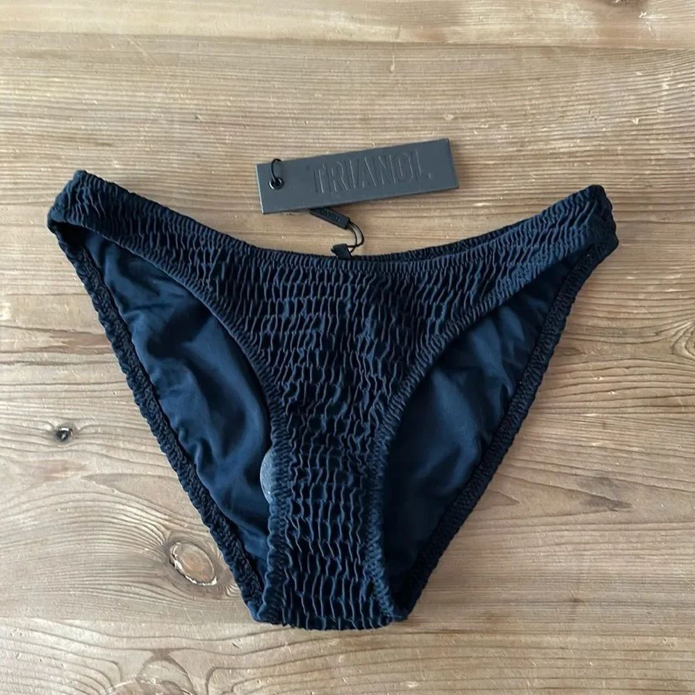 TRIANGL BOTTOM ONLY NORMAL CUT SARIA MOONLIGHT NEW WITH TAG
